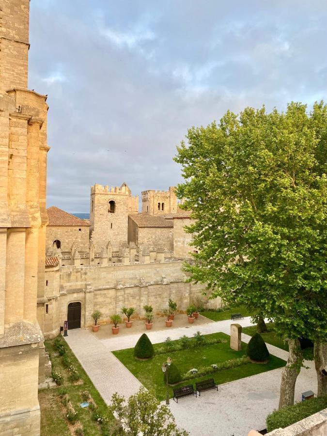 Tresors De La Cathedrale, Maison De Ville Sur 4 Niveaux Нарбон Екстериор снимка